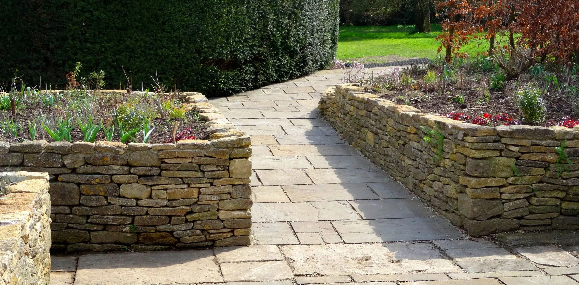 Build Your Own DIY Raised Garden Bed: A Beginner's Guide - Lyngso Garden  Materials, image size:2000x985