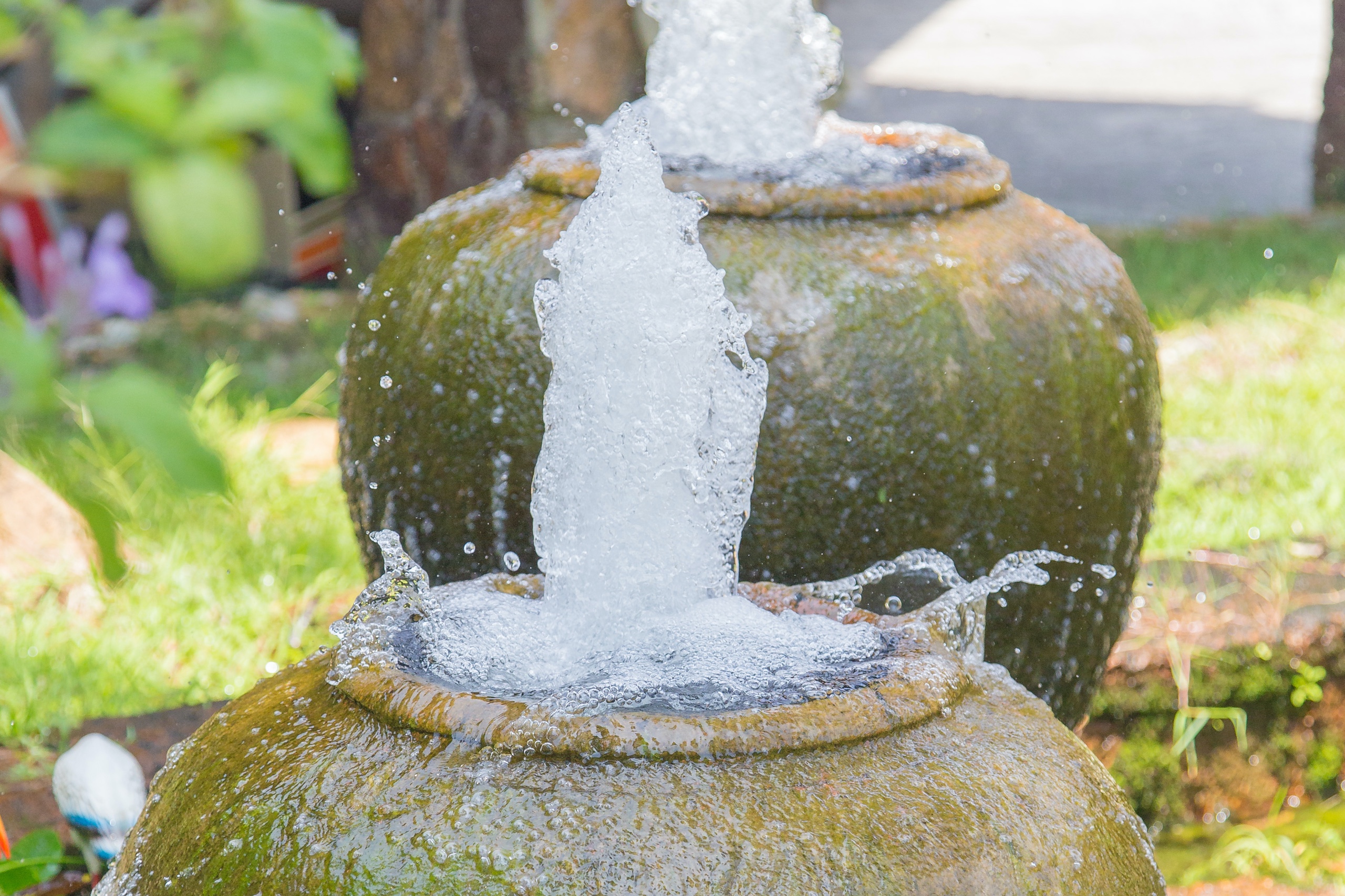 6 Inspiring Ways to Add a Water Feature into Your Hardscape