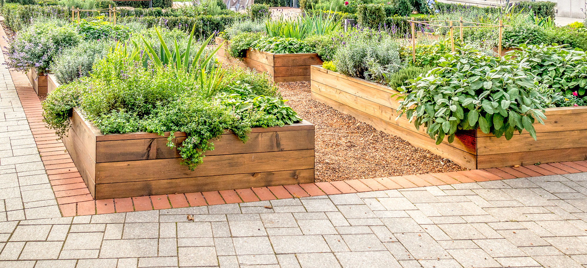 DIY raised wood garden bed - Lyngso