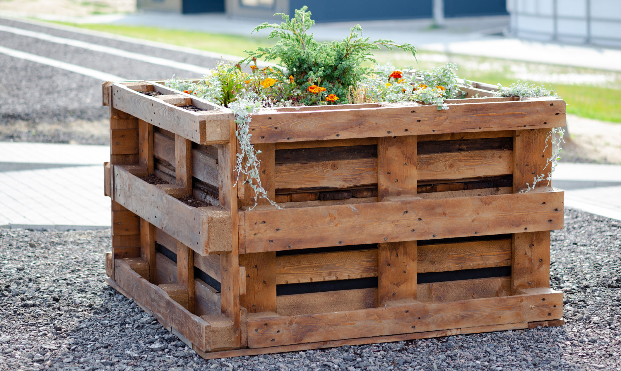 DIY raised recycled material garden bed - Lyngso